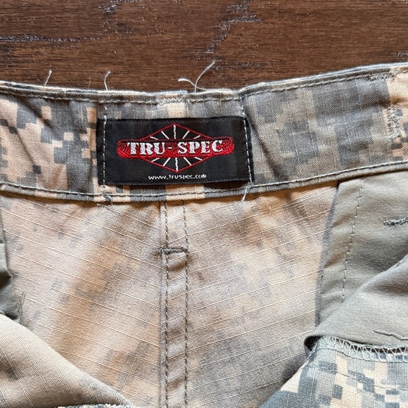 Tru Spec Men's Digital Camo Cargo Shorts - Picture 3 of 5